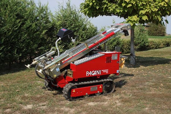 Profil De Base Faite De Fléchie Et Attaché Tige De Renforcement En Une  Forme Ronde. Pile Machine D'entraînement Avec Grande Tarière, Des  Équipements Pour Le Forage Dans Le Sol. Banque D'Images et